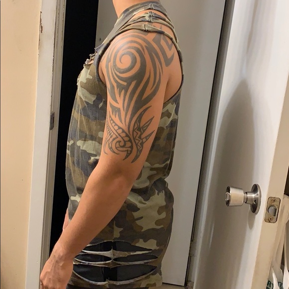 Pacsun Camo distressed shirt - Picture 2 of 8